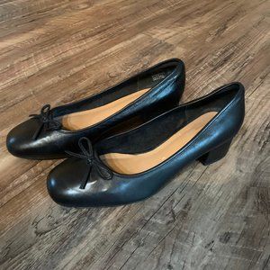 Clarks Artisan Slip On Bow Front Heel Sz 9 M